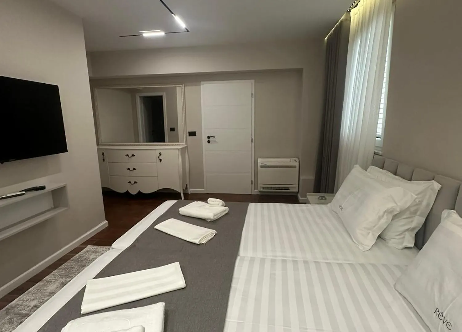 Reve Apartments Tirana 0*,  Albanië